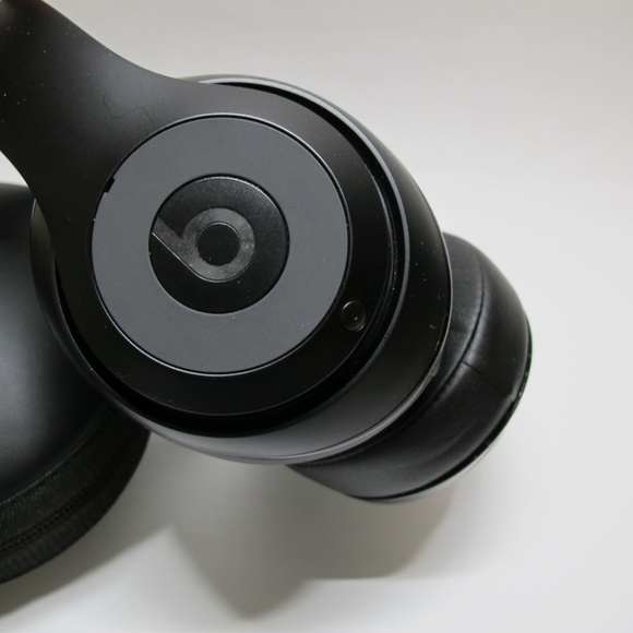 Beats by Dre Studio Wireless Over-Ear Headphone - Picture 3 of 13